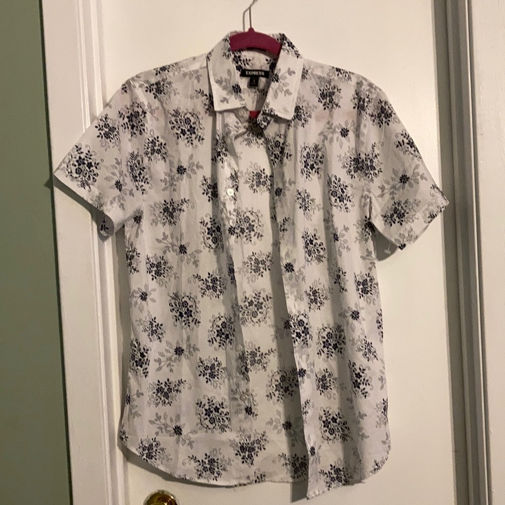 NWT Slim Floral Button-Down Short Sleeve Shirt
